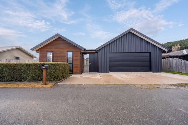 Photo of property in 9 Risinghurst Terrace, Lower Shotover, Queenstown, 9304