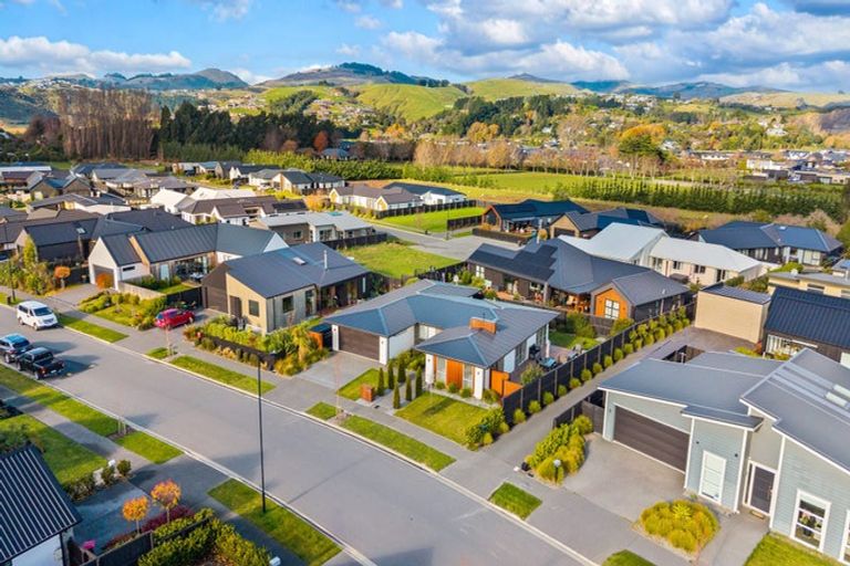 Photo of property in 8 Irvines Track, Halswell, Christchurch, 8025