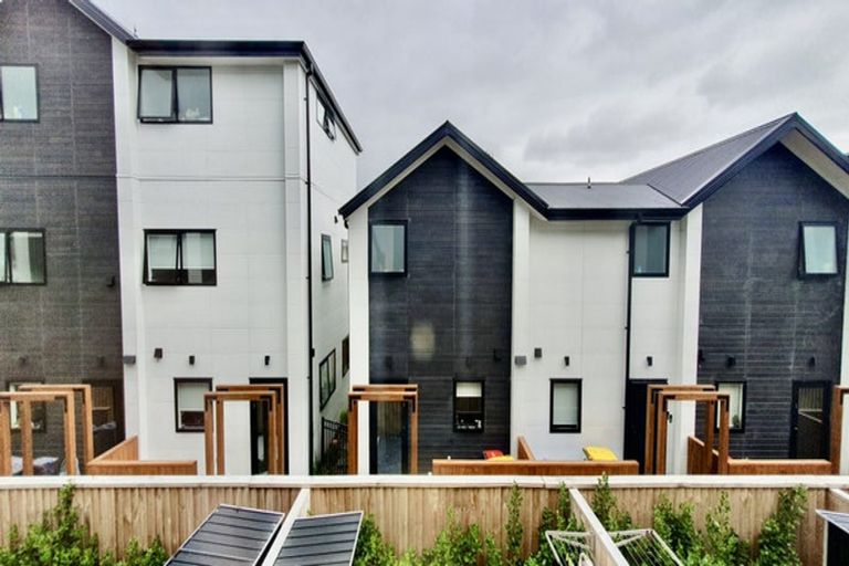 Photo of property in 7/22 Yeovil Road, Te Atatu Peninsula, Auckland, 0610