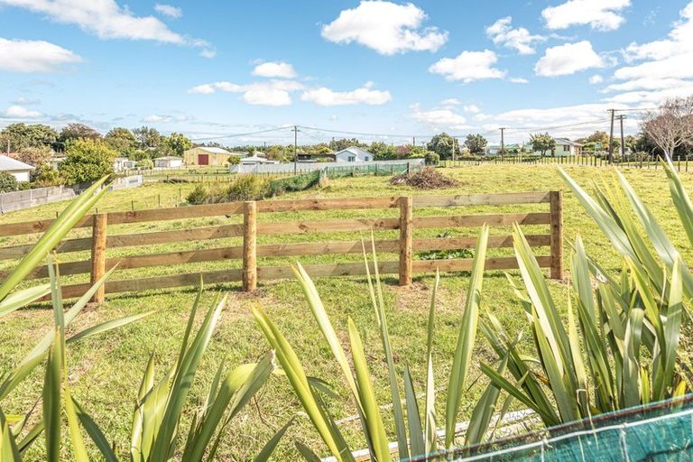 Photo of property in 25 Brassey Street, Waverley, 4510