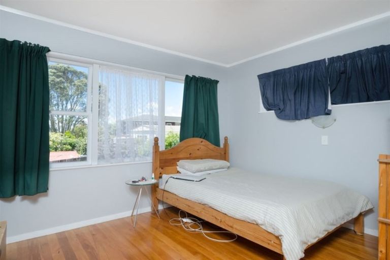 Photo of property in 73 Waimumu Road, Massey, Auckland, 0614