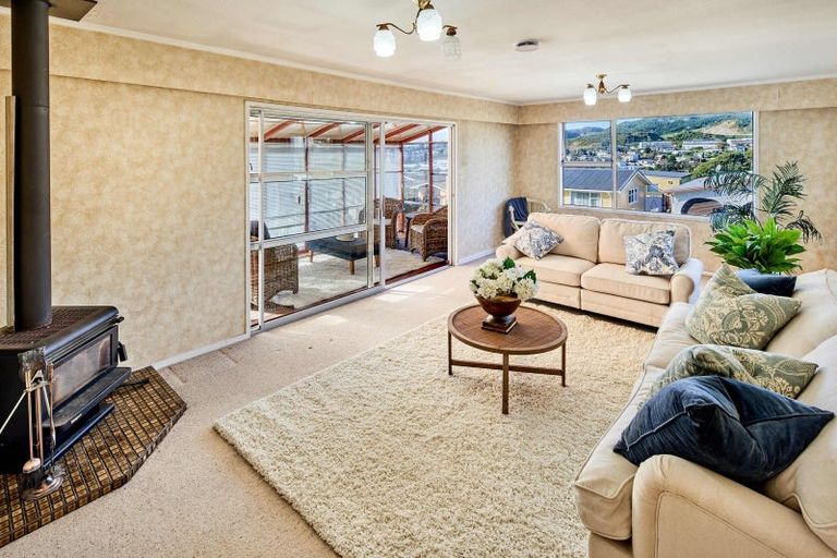 Photo of property in 18 Rembrandt Avenue, Tawa, Wellington, 5028