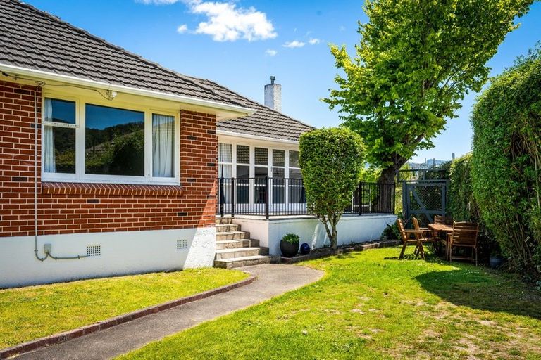 Photo of property in 23 Hall Grove, Ebdentown, Upper Hutt, 5018