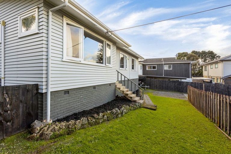 Photo of property in 1/6 Braebank Lane, Te Atatu South, Auckland, 0610