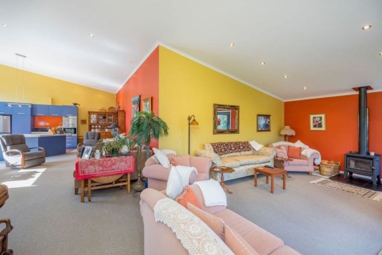 Photo of property in 8a Queenwood Road, Levin, 5510