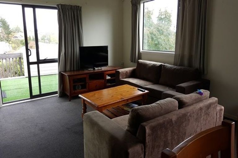 Photo of property in 8d Schnapper Rock Road, Schnapper Rock, Auckland, 0632