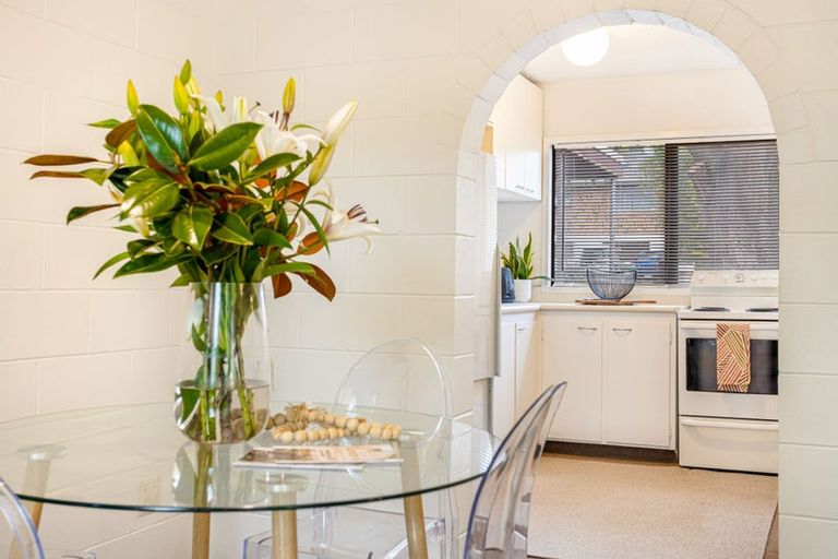 Photo of property in 2/40 Evans Road, Glen Eden, Auckland, 0602