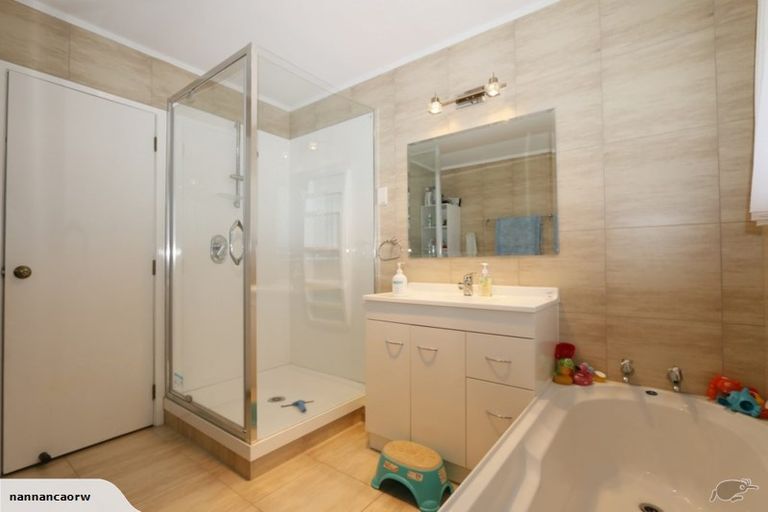 Photo of property in 24 Dianne Louise Drive, Half Moon Bay, Auckland, 2012