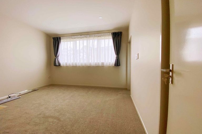 Photo of property in 38 Namsan Close, Fairview Heights, Auckland, 0632