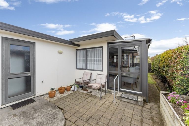 Photo of property in 2/156 Carrington Street, Lower Vogeltown, New Plymouth, 4310