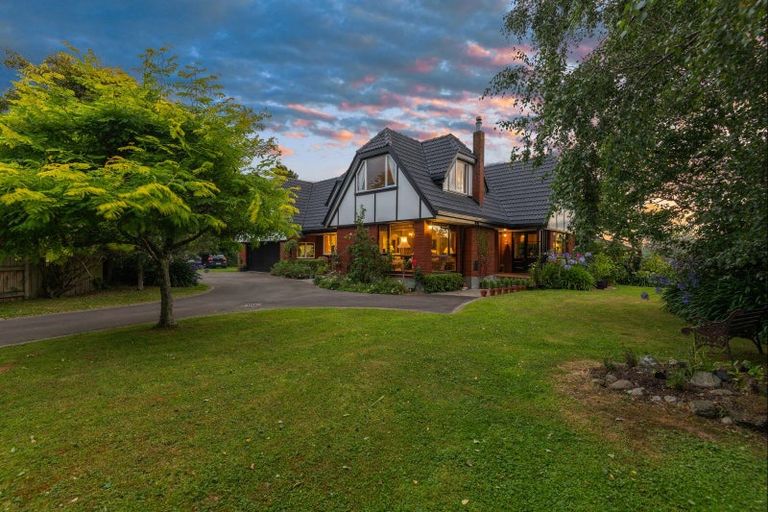 Photo of property in 60 Summerhill Drive, Fitzherbert, Palmerston North, 4410