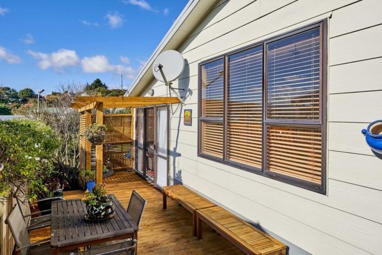 Photo of property in 75 Omapere Street, Whitby, Porirua, 5024