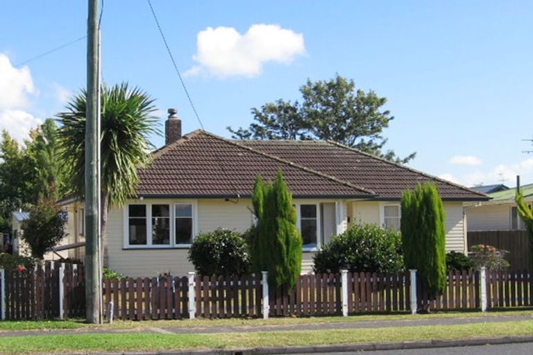Photo of property in 55 Beach Road, Te Atatu Peninsula, Auckland, 0610