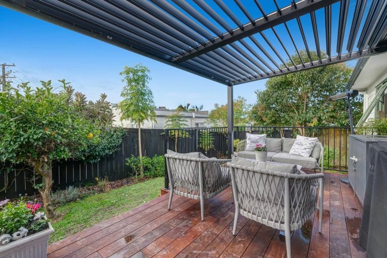 Photo of property in 1/2 Langton Road, Stanmore Bay, Whangaparaoa, 0932