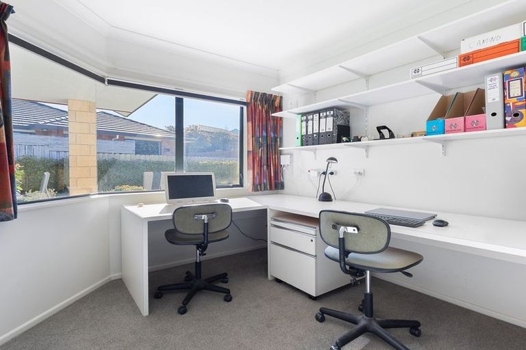 Photo of property in 42 Campion Road, Waikanae Beach, Waikanae, 5036