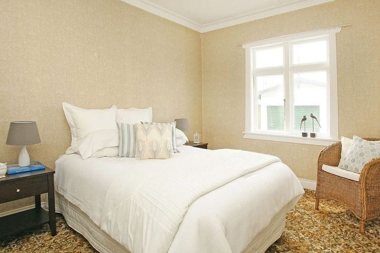 Photo of property in 73 Apu Crescent, Lyall Bay, Wellington, 6022