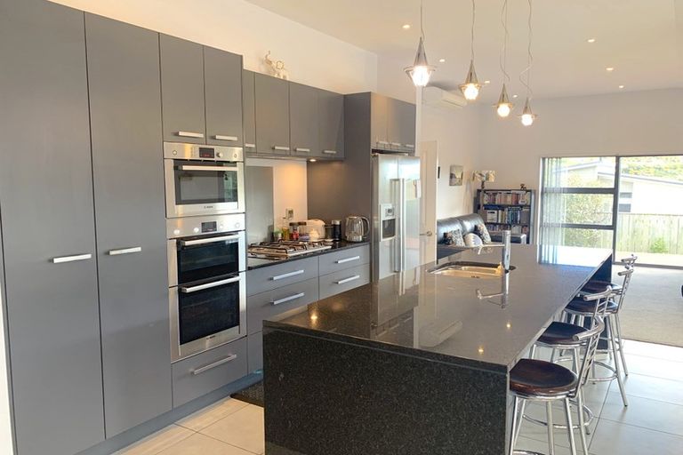 Photo of property in 6 Kaimai Place, Aotea, Porirua, 5024