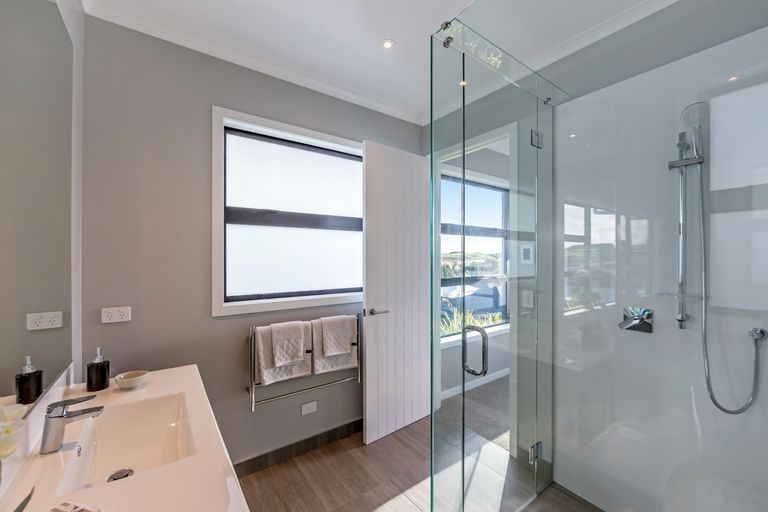 Photo of property in 13 Boocock Crescent, Orewa, 0931