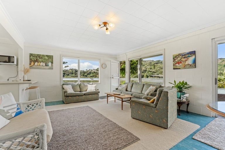 Photo of property in 17 Weranui Road, Waiwera, 0994