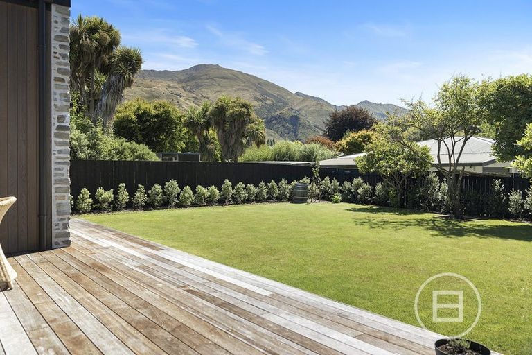 Photo of property in 6 Heuchan Lane, Wanaka, 9305