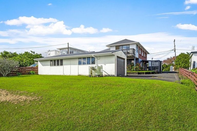 Photo of property in 1006 Whangaparaoa Road, Tindalls Beach, Whangaparaoa, 0930
