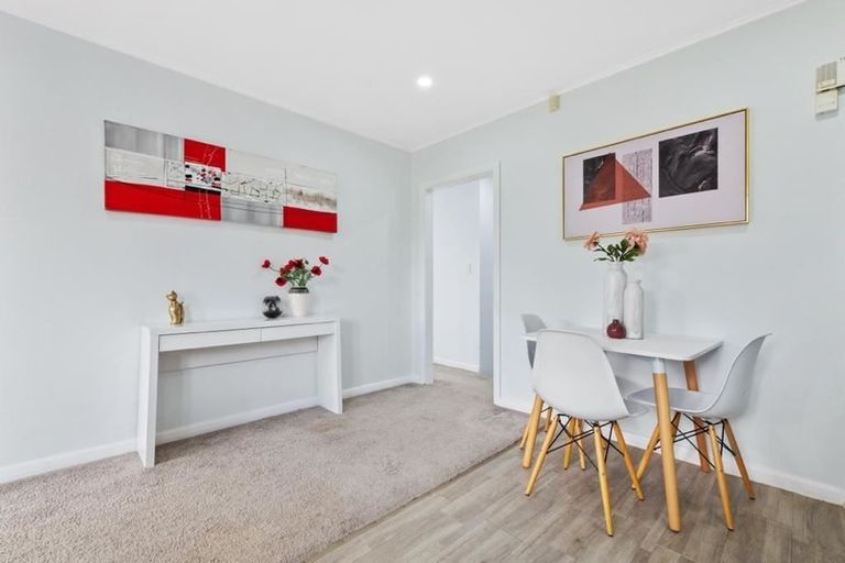 Photo of property in 70 Forrest Hill Road, Forrest Hill, Auckland, 0620