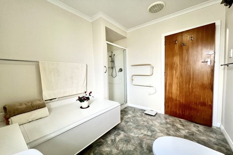 Photo of property in 24 Anglesey Place, Awapuni, Palmerston North, 4412