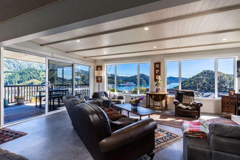 Photo of property in 3 Russell Street, Picton, 7220