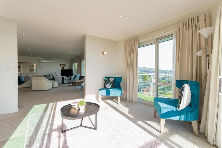 Photo of property in 19 The Brae, Mount Pleasant, Christchurch, 8081