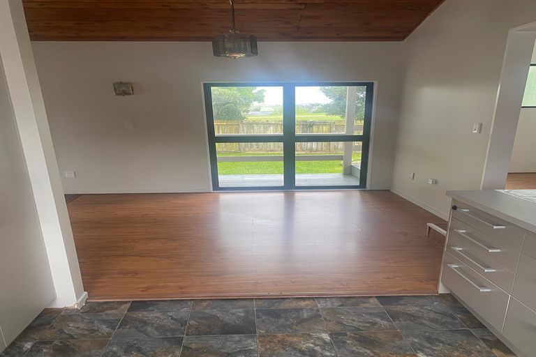 Photo of property in 17 Oakmont Place, Wattle Downs, Auckland, 2103