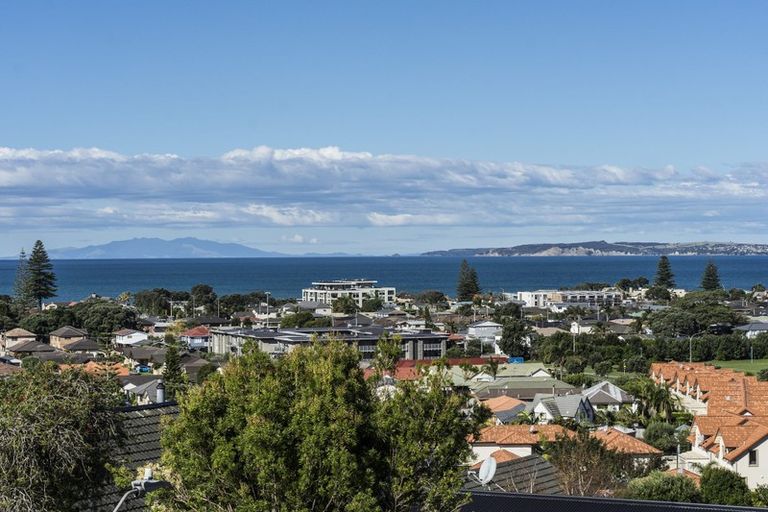 Photo of property in 3 Orewa Heights Crescent, Orewa, 0931