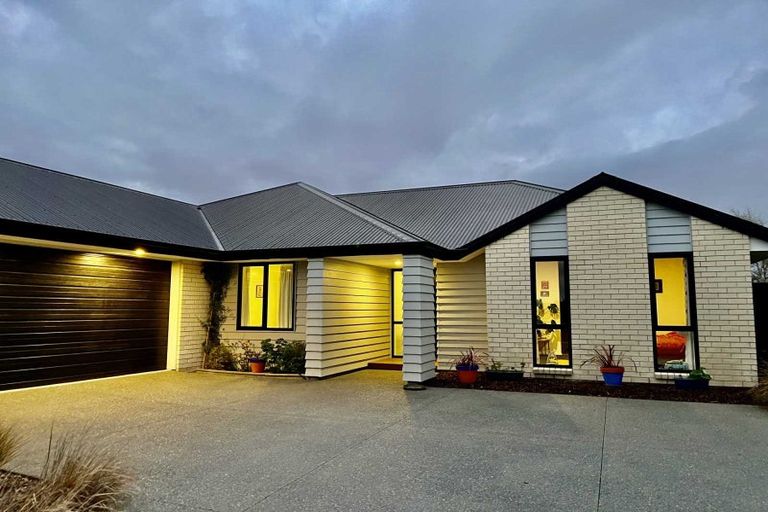 Photo of property in 101 Shillingford Boulevard, Rolleston, 7615