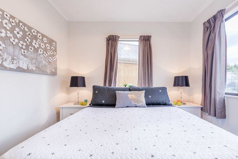 Photo of property in 2/120 Sunnyside Road, Sunnyvale, Auckland, 0612