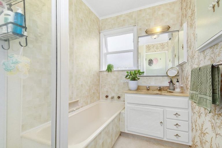 Photo of property in 64 Larsen Crescent, Tawa, Wellington, 5028