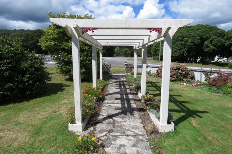 Photo of property in 28 Victory Street, Reefton, 7830