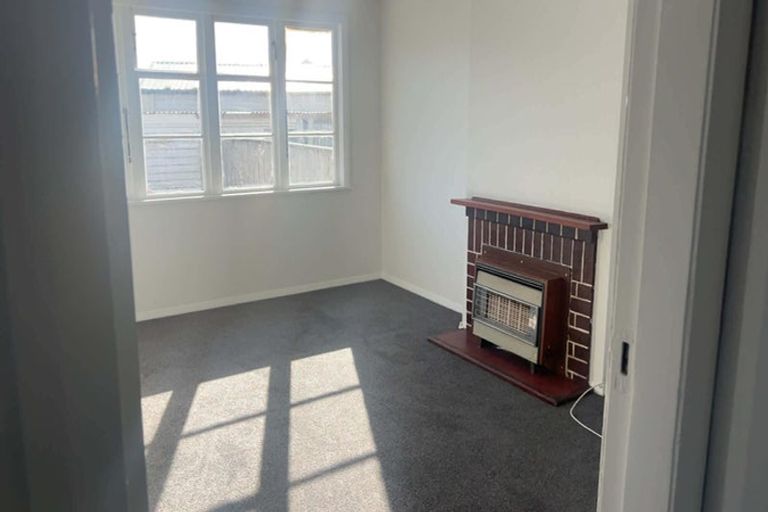 Photo of property in 2 Laurent Vc Street, Hawera, 4610