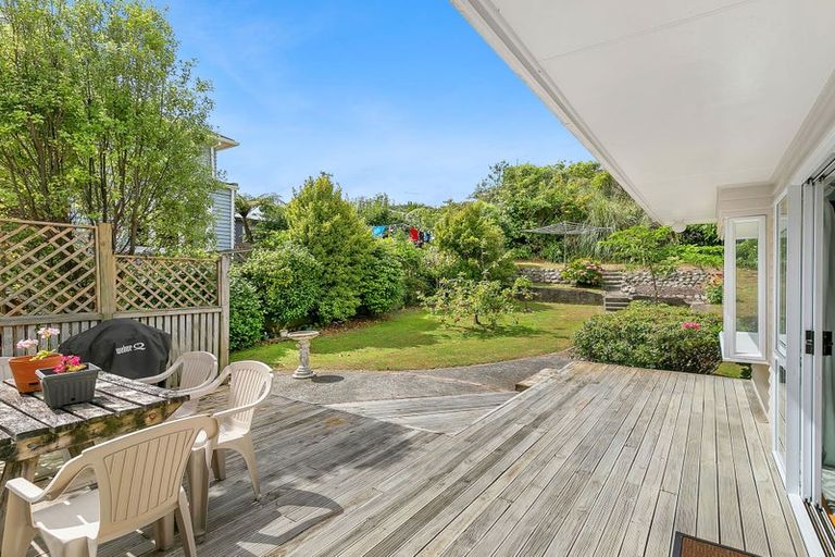 Photo of property in 4 Ranui Terrace, Tawa, Wellington, 5028
