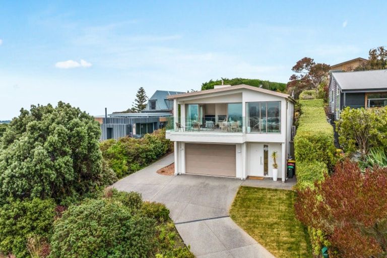 Photo of property in 320 Cannon Hill Crescent, Mount Pleasant, Christchurch, 8081