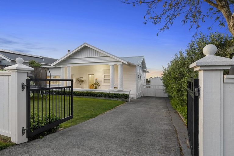 Photo of property in 18 Dorset Avenue, Westown, New Plymouth, 4310
