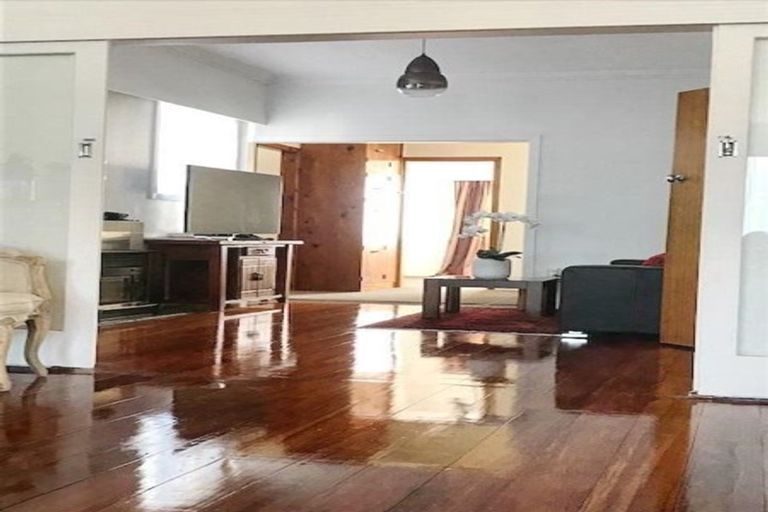 Photo of property in 15 Collins Street, Hawera, 4610