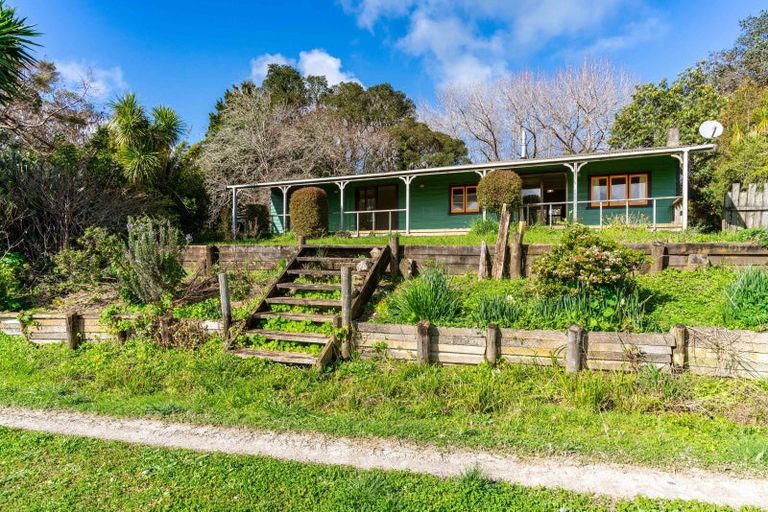 Photo of property in 950 Oneriri Road, Kaiwaka, 0573