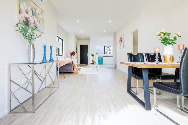 Photo of property in 37a Crestview Rise, Papakura, 2110