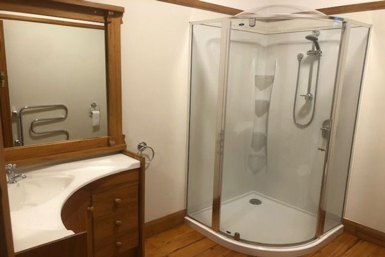 Photo of property in 18 Raroa Road, Kelburn, Wellington, 6012