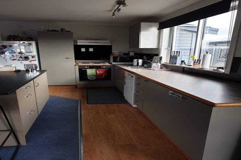 Photo of property in 30 Kilmarnock Street, Wallacetown, 9816