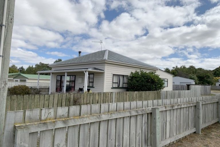 Photo of property in 2 Otanga Street, Dannevirke, 4930