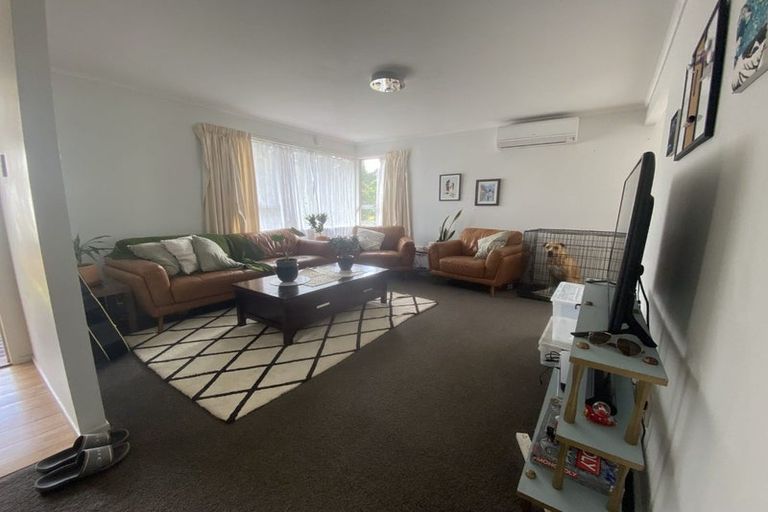 Photo of property in 34 Claverdon Drive, Massey, Auckland, 0614