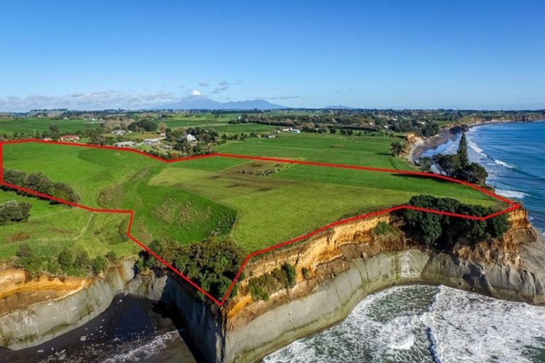 Photo of property in 1119 Main Road North, Onaero, Urenui, 4383