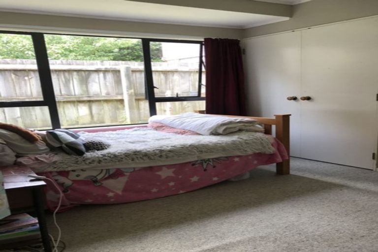 Photo of property in 10 Parsons Glen, Karori, Wellington, 6012