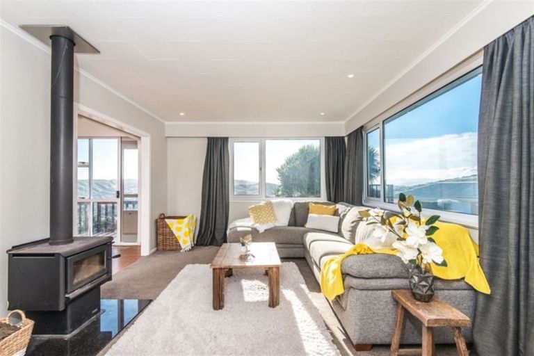 Photo of property in 31 Carluke Street, Paparangi, Wellington, 6037