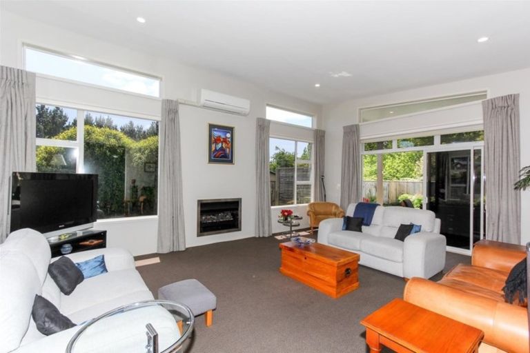 Photo of property in 10b Long Place, Frankleigh Park, New Plymouth, 4310
